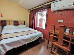 Postel nebo postele na pokoji v ubytování Shaoxing Laotaimen Luxun Native Place Youth Hostel
