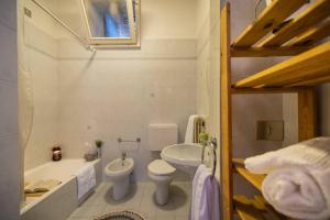A bathroom at The Palm