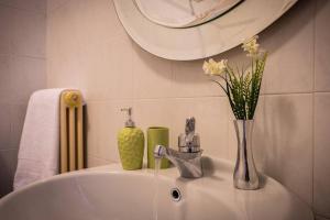 A bathroom at The Palm