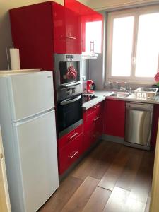 Dapur atau dapur kecil di Monfs Apparts Clermont-Ferrand, pres de toute commodites