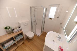 Ein Badezimmer in der Unterkunft Apartmani Branka Murter
