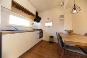 Küche/Küchenzeile in der Unterkunft Apartmani Branka Murter
