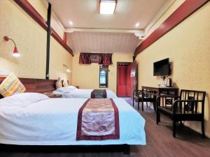 Postel nebo postele na pokoji v ubytování Shaoxing Laotaimen Luxun Native Place Youth Hostel