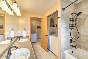 Ένα μπάνιο στο 4 Mi to RMNP Mtn-View Home with Golf Course! +18 φωτογραφίες