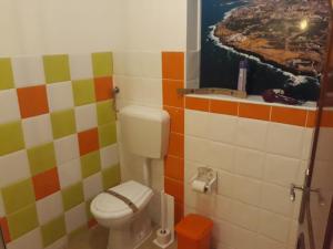 A bathroom at SwordFish Eco-House Peniche