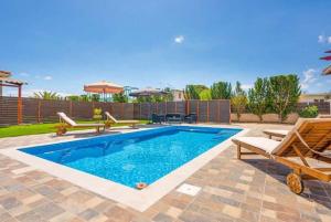 Bazén v ubytovaní Pothos Villas alebo v jeho blízkosti