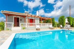 Bazén v ubytovaní Pothos Villas alebo v jeho blízkosti