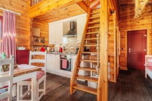 A kitchen or kitchenette at Blockhaus an der Skiwiese Braunlage