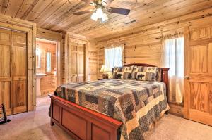 Gallery image of Log Cabin with Deck and Hot Tub 5 Mi to Dollywood! in Pigeon Forge