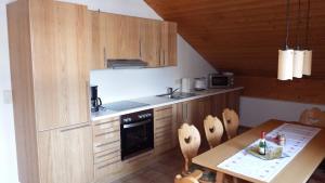 Kuchyň nebo kuchyňský kout v ubytování Haus Bergblick