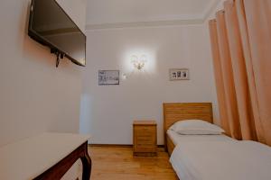 TV i/ili multimedijalni sistem u objektu Hotel Loredano