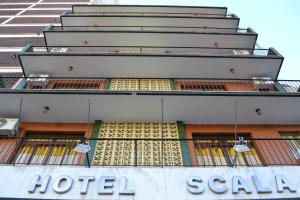 Het gebouw waarin het hotel zich bevindt