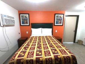 Postel nebo postele na pokoji v ubytování Rest Inn - Elizabeth