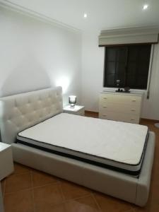 Ein Bett oder Betten in einem Zimmer der Unterkunft Maré Beach