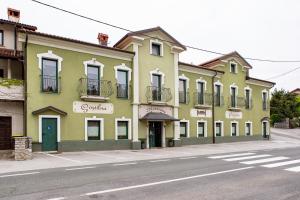 Budova, kde se penzion – hostinec nachází