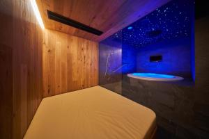 Rúm í herbergi á Aparthotel Svatý Vavřinec