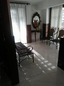 a living room with a bench and a table at Hotel Misional in Santa Cruz de la Sierra