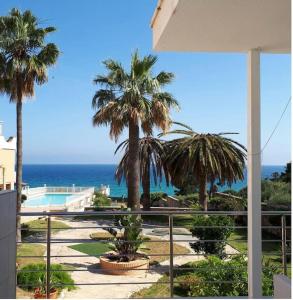 タラゴナにある2 bedrooms appartement at Tarragona 250 m away from the beach with sea view shared pool and furnished gardenのギャラリーの写真