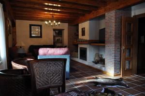 A seating area at Posada Valle del Oso