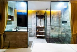 Koupelna v ubytování BK Hotel