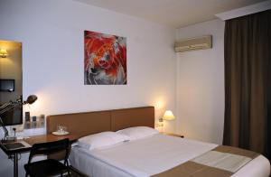 Postel nebo postele na pokoji v ubytování Kardes Hotel + 16 fotografií