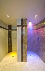 Ett badrum på NordWest-Hotel Bad Zwischenahn