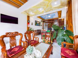 Khu vực ghế ngồi tại OYO 446 The Bao Hotel