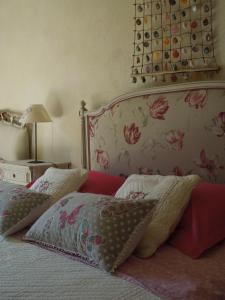 Cama ou camas em um quarto em La Chapelle Saint Gervais
