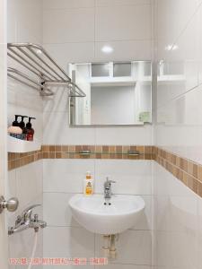 Ένα μπάνιο στο TT Guesthouse旅人時光民宿