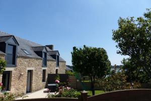 Photo de la galerie de l'établissement Baden - Maison 4 personnes avec jardin et vue sur mer, à Baden