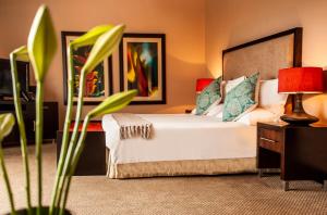 Ένα ή περισσότερα κρεβάτια σε δωμάτιο στο Avani Lesotho Hotel & Casino
