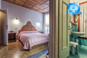 a bedroom with a bed and a sink in a room at B&b Allegri in Venice