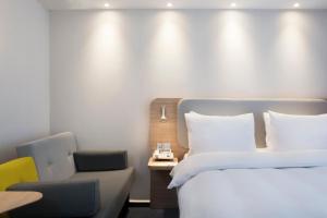 Postel nebo postele na pokoji v ubytování Holiday Inn Express Baden-Baden by IHG