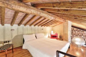 A bed or beds in a room at Casa Vacanze La Porta