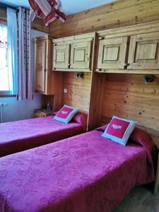 Postel nebo postele na pokoji v ubytování Hôtel Arolla
