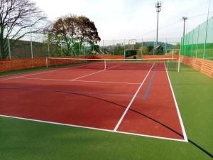 Tenis a/nebo squash v ubytování Hotel Rustikal nebo okolí