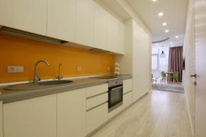 Køkken eller tekøkken på R Panoramic sea view 1 BR luxury Arcadia apartament