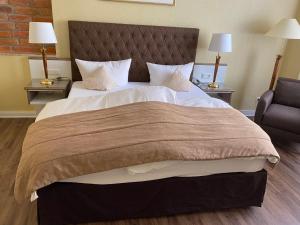 Ein Bett oder Betten in einem Zimmer der Unterkunft Fründts Hotel