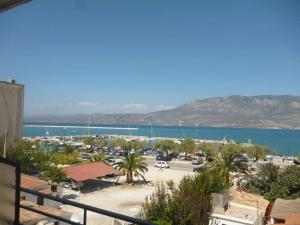 a view of a parking lot and the ocean at Hotel Korinthos in Korinthos