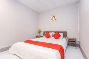Una cama o camas en una habitación de Colorful Home Stay Phú Quốc