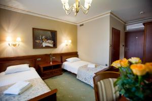 Postel nebo postele na pokoji v ubytování Hotel przy Młynie