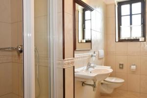 Koupelna v ubytování Hotel Buchlovice