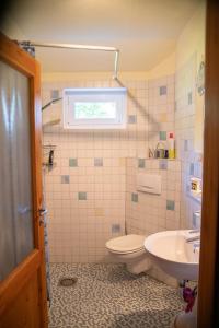 a bathroom with a toilet and a sink at Sweet Home in Gedern