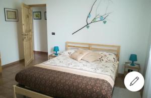 A bed or beds in a room at Etna, salvia e rosmarino