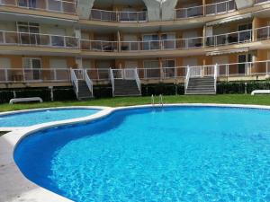 Bazén v ubytovaní Parquemar VIII Solo Familias Serviplaya alebo v jeho blízkosti