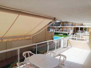 Bazén v ubytovaní Parquemar VIII Solo Familias Serviplaya alebo v jeho blízkosti