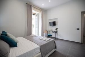 Posteľ alebo postele v izbe v ubytovaní Doria Suites Napoli