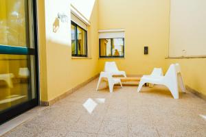 Um pátio ou outra área exterior em Help Yourself Hostels - Restelo