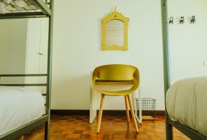 Uma cama ou camas num quarto em Help Yourself Hostels - Restelo