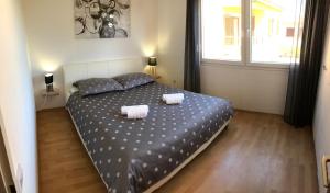 Postel nebo postele na pokoji v ubytování Two-Bedroom Countryside Apartment